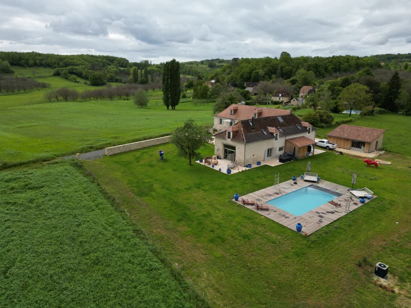 Villa de lujo piscina climatizada Dordoña Périgord alquiler vacacional de alta gama