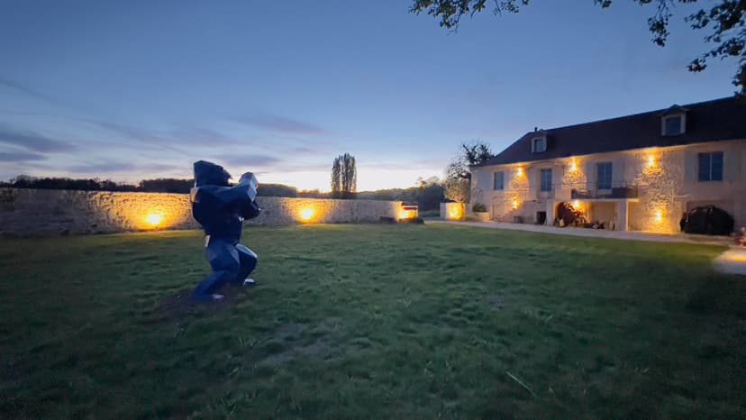 Sculpture contemporaine dans jardins éclairés La Demeure en Périgord Dordogne